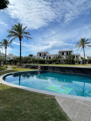 Foto 2 de Casa adossada en venda a calle Xaloc de 3 habitacions amb terrassa i piscina