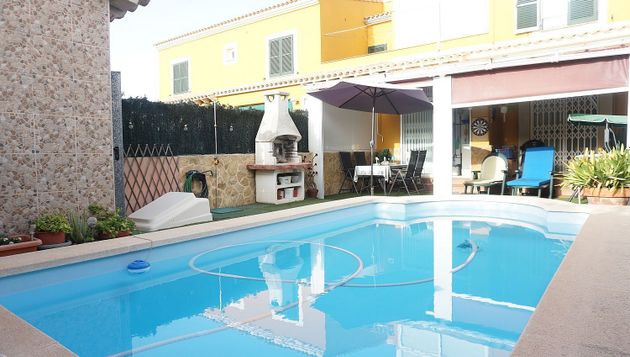 Foto 1 de Casa adossada en venda a avenida Regnes de Mallorca de 3 habitacions amb terrassa i piscina