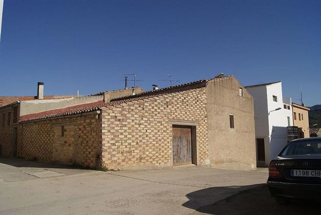 Foto 2 de Casa adosada en venta en calle Montserrat de 4 habitaciones con garaje