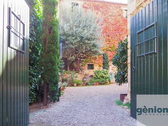 Foto 1 de Casa adossada en venda a Celrà de 9 habitacions amb jardí i aire acondicionat