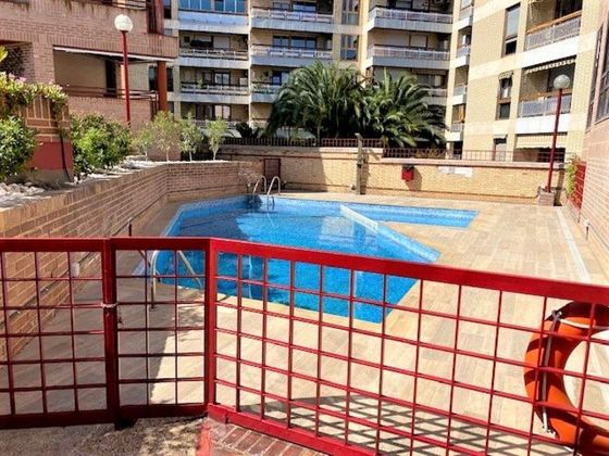 Foto 1 de Venta de casa en calle Ruiseñores de 5 habitaciones con terraza y piscina