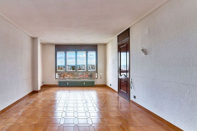 Foto 1 de Pis en venda a calle De la Marina Española de 4 habitacions amb terrassa i balcó