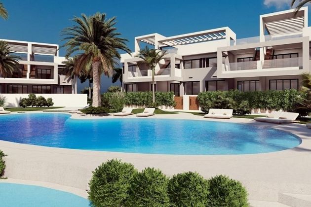 Foto 2 de Casa en venda a Centro - Torrevieja de 2 habitacions amb terrassa i piscina