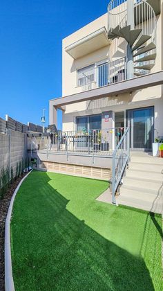 Foto 2 de Venta de casa en Monforte del Cid de 3 habitaciones con terraza y piscina