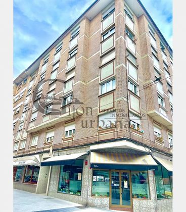 Foto 2 de Pis en venda a calle Del Río Eo de 3 habitacions amb calefacció i ascensor