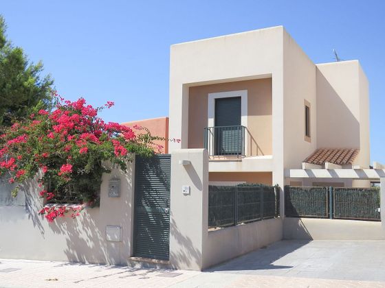Foto 1 de Chalet en venta en Cala Vedella - Cala Tarida - Cala Conta de 3 habitaciones con terraza y piscina