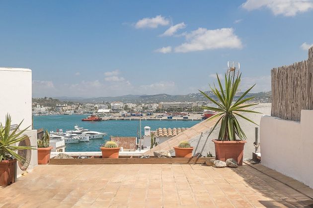 Foto 1 de Casa en venda a Dalt de la Vila - La Marina de 1 habitació amb terrassa