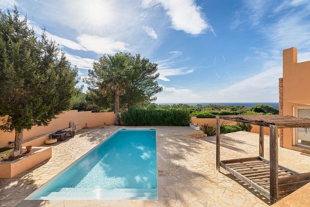 Foto 1 de Casa en venta en Cala Vedella - Cala Tarida - Cala Conta de 5 habitaciones con terraza y piscina