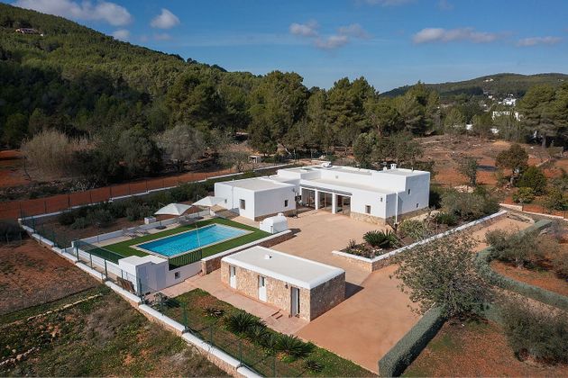 Foto 1 de Casa rural en venda a Santa Eulalia del Río de 3 habitacions amb piscina i jardí