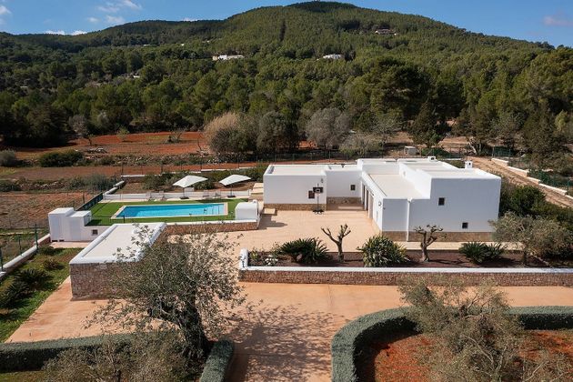 Foto 2 de Casa rural en venda a Santa Eulalia del Río de 3 habitacions amb piscina i jardí