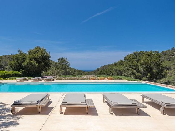 Foto 1 de Xalet en venda a Cala Vedella - Cala Tarida - Cala Conta de 8 habitacions amb terrassa i piscina