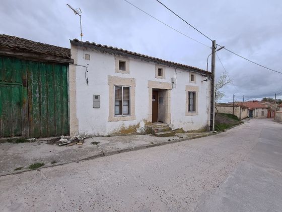 Foto 1 de Casa adossada en venda a Fuentesaúco de Fuentidueña de 4 habitacions i 368 m²
