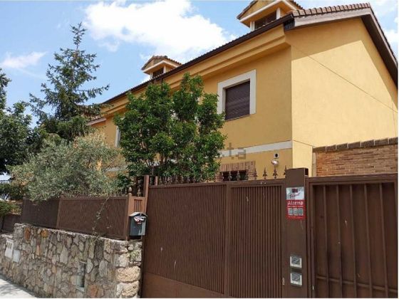 Foto 1 de Casa adosada en venta en El Espinar pueblo de 3 habitaciones con terraza y garaje