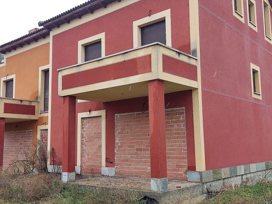 Foto 2 de Casa en venda a Hontanares de Eresma de 4 habitacions amb jardí