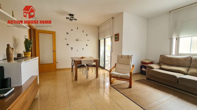Foto 2 de Piso en venta en calle Santa Bàrbara de 3 habitaciones con terraza y piscina