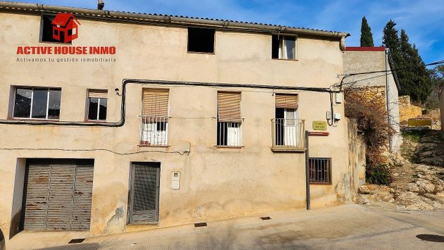 Foto 2 de Casa en venta en calle Sant Josep de 3 habitaciones con terraza y jardín