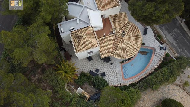 Foto 1 de Venta de chalet en Callosa d´En Sarrià de 4 habitaciones con terraza y piscina