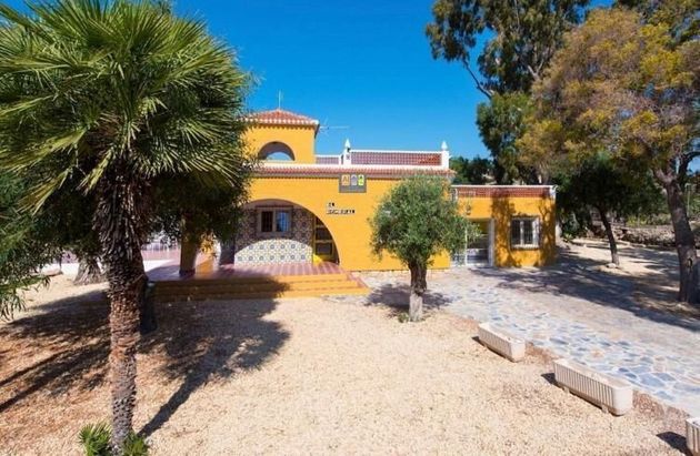 Foto 2 de Casa rural en venda a Villajoyosa ciudad de 4 habitacions amb terrassa i piscina