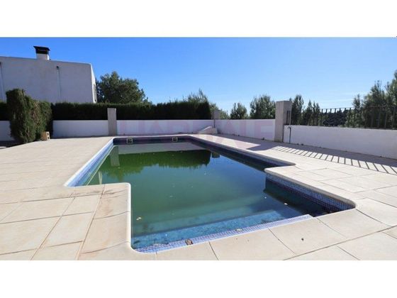 Foto 1 de Xalet en venda a Catadau de 4 habitacions amb terrassa i piscina