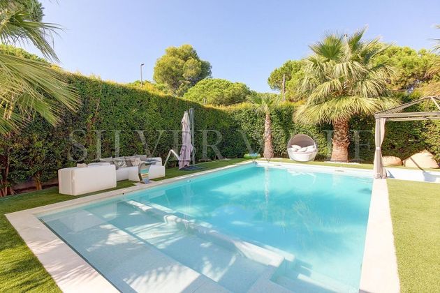 Foto 2 de Chalet en venta en Gavà Mar de 8 habitaciones con terraza y piscina