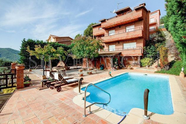 Foto 1 de Xalet en venda a Sant Fost de Campsentelles de 5 habitacions amb terrassa i piscina