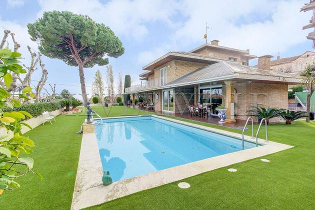 Foto 1 de Xalet en venda a Tiana de 6 habitacions amb terrassa i piscina