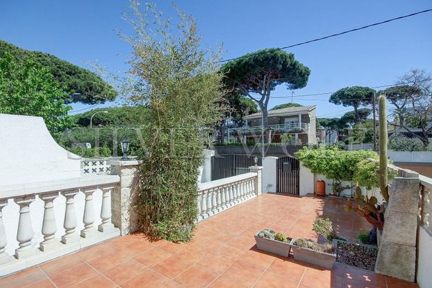 Foto 2 de Casa en venda a La Pineda de 4 habitacions amb terrassa i jardí