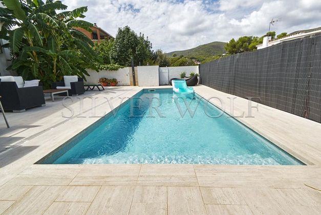 Foto 2 de Chalet en venta en Montmar de 4 habitaciones con terraza y piscina