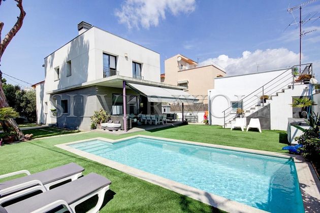 Foto 1 de Xalet en venda a Can Bou de 5 habitacions amb terrassa i piscina