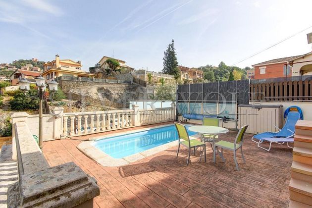 Foto 2 de Casa adossada en venda a Sant Fost de Campsentelles de 5 habitacions amb terrassa i piscina