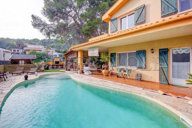 Foto 2 de Xalet en venda a Montmar de 5 habitacions amb terrassa i piscina