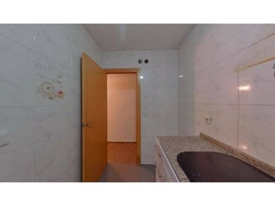 Foto 2 de Pis en venda a El Carmel de 4 habitacions i 81 m²