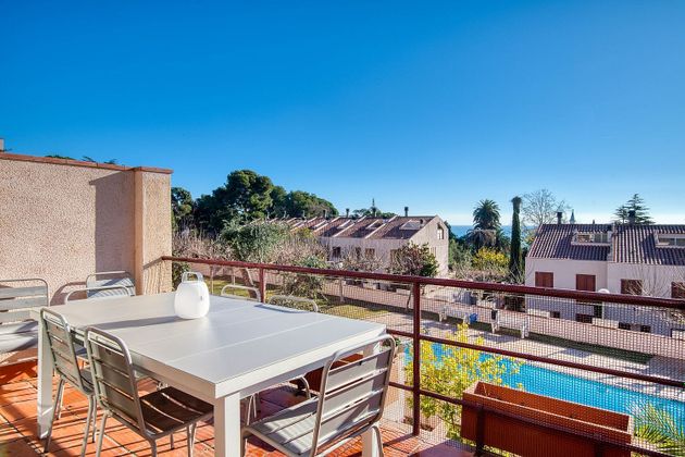 Foto 2 de Casa en venda a calle Salvador Dali de 4 habitacions amb terrassa i piscina