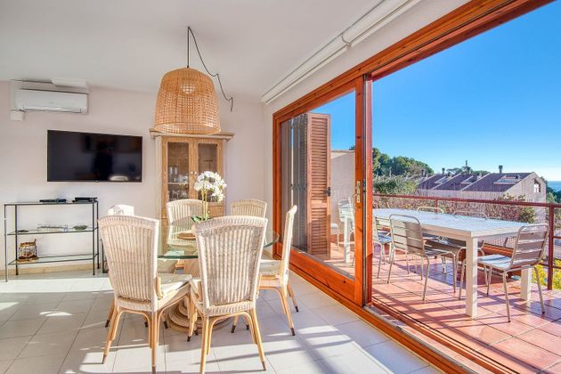 Foto 1 de Casa en venda a calle Salvador Dali de 4 habitacions amb terrassa i piscina