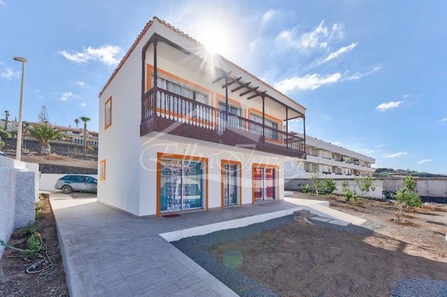 Foto 2 de Chalet en venta en Puerto de Santiago de 5 habitaciones con terraza y balcón