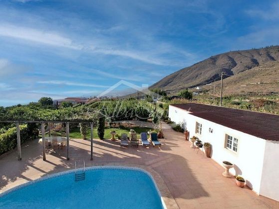Foto 1 de Casa en venda a Guía de Isora interior de 4 habitacions amb terrassa i piscina