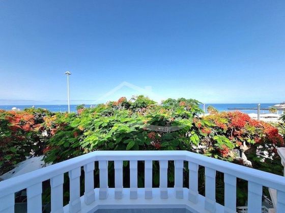 Foto 2 de Venta de casa en Costa Adeje de 3 habitaciones con terraza y piscina