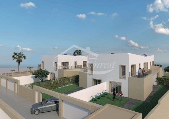 Foto 2 de Venta de chalet en El Médano de 3 habitaciones con terraza y jardín