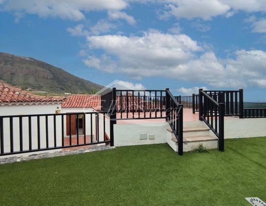 Foto 1 de Casa en venta en Los Realejos-Icod El Alto de 4 habitaciones con terraza y jardín