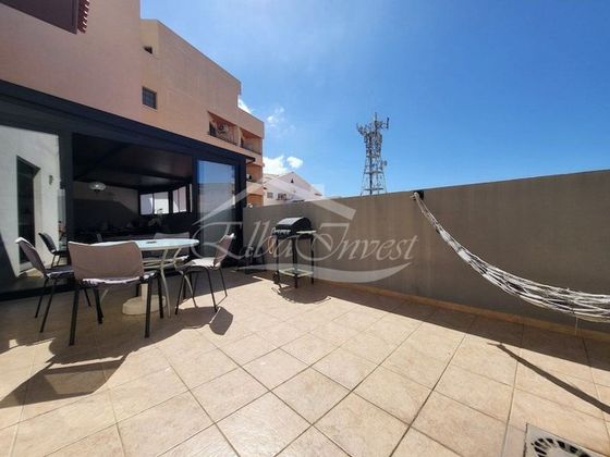 Foto 2 de Venta de piso en Adeje ciudad de 3 habitaciones con terraza y piscina