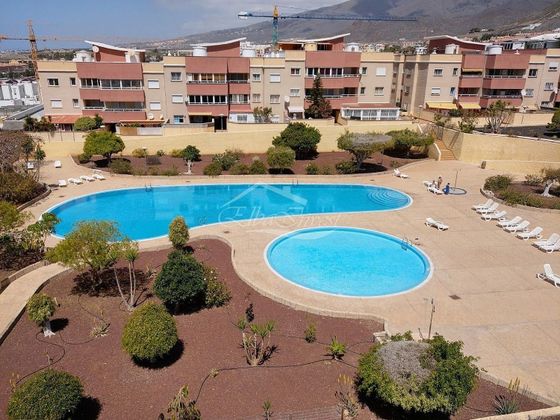 Foto 2 de Venta de piso en Costa Adeje de 4 habitaciones con terraza y piscina