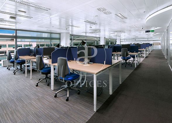 Foto 2 de Oficina en lloguer a El Raval de 2050 m²