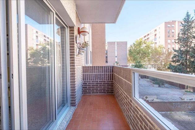 Foto 1 de Venta de piso en calle Poeta Leon Felipe de 4 habitaciones con terraza y garaje