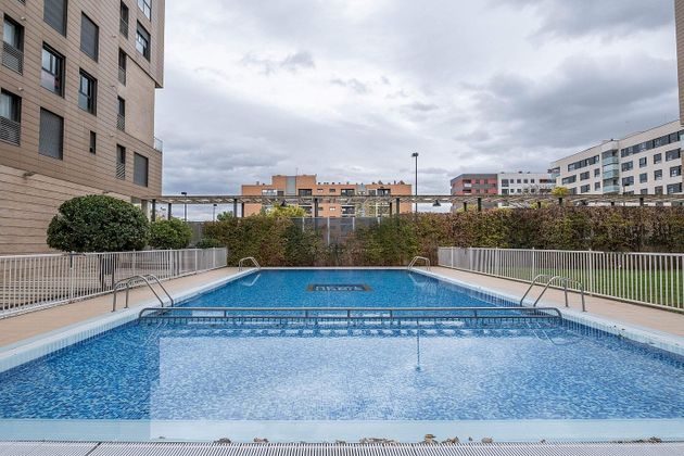 Foto 1 de Piso en venta en Miralbueno de 3 habitaciones con terraza y piscina