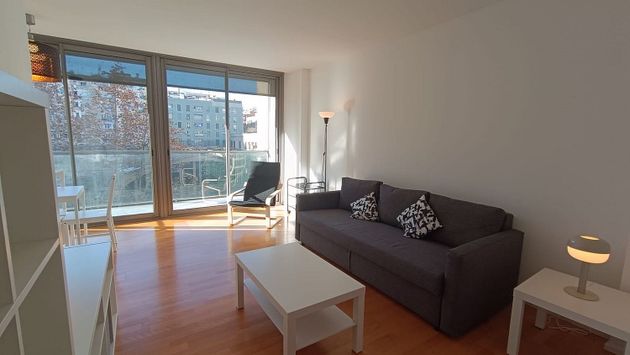 Foto 2 de Pis en lloguer a La Nova Esquerra de l'Eixample de 2 habitacions amb balcó i aire acondicionat