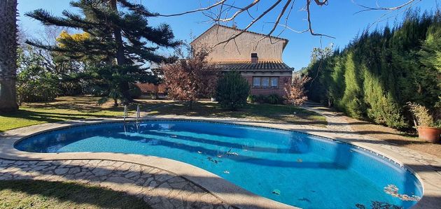Foto 1 de Xalet en venda a Santa Susanna de 6 habitacions amb terrassa i piscina