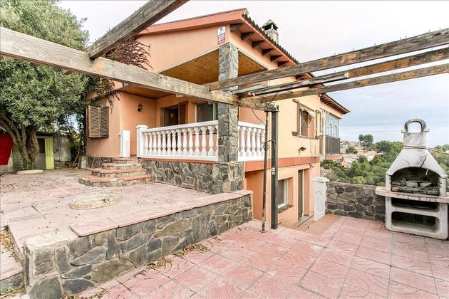 Foto 1 de Venta de chalet en Castellnou - Can Mir - Sant Muç de 6 habitaciones con terraza y piscina