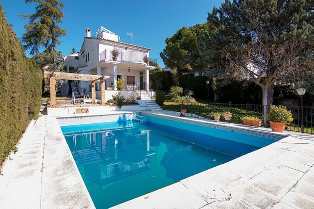 Foto 1 de Casa rural en venda a Zubia (La) de 6 habitacions amb terrassa i piscina