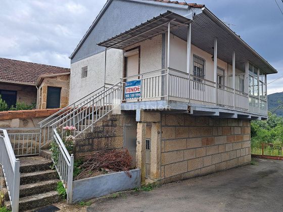 Foto 1 de Casa rural en venda a Castrelo de Miño de 4 habitacions amb jardí i balcó