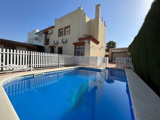 Foto 2 de Casa en venta en plaza La Candelera de 5 habitaciones con terraza y piscina